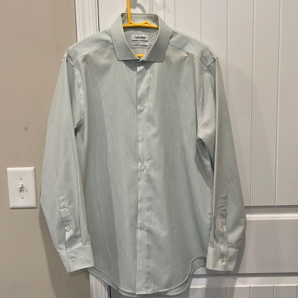 Calvin Klein Men’s Slim Fit Long Sleeve Button Down Light Green Shirt Size 32/33